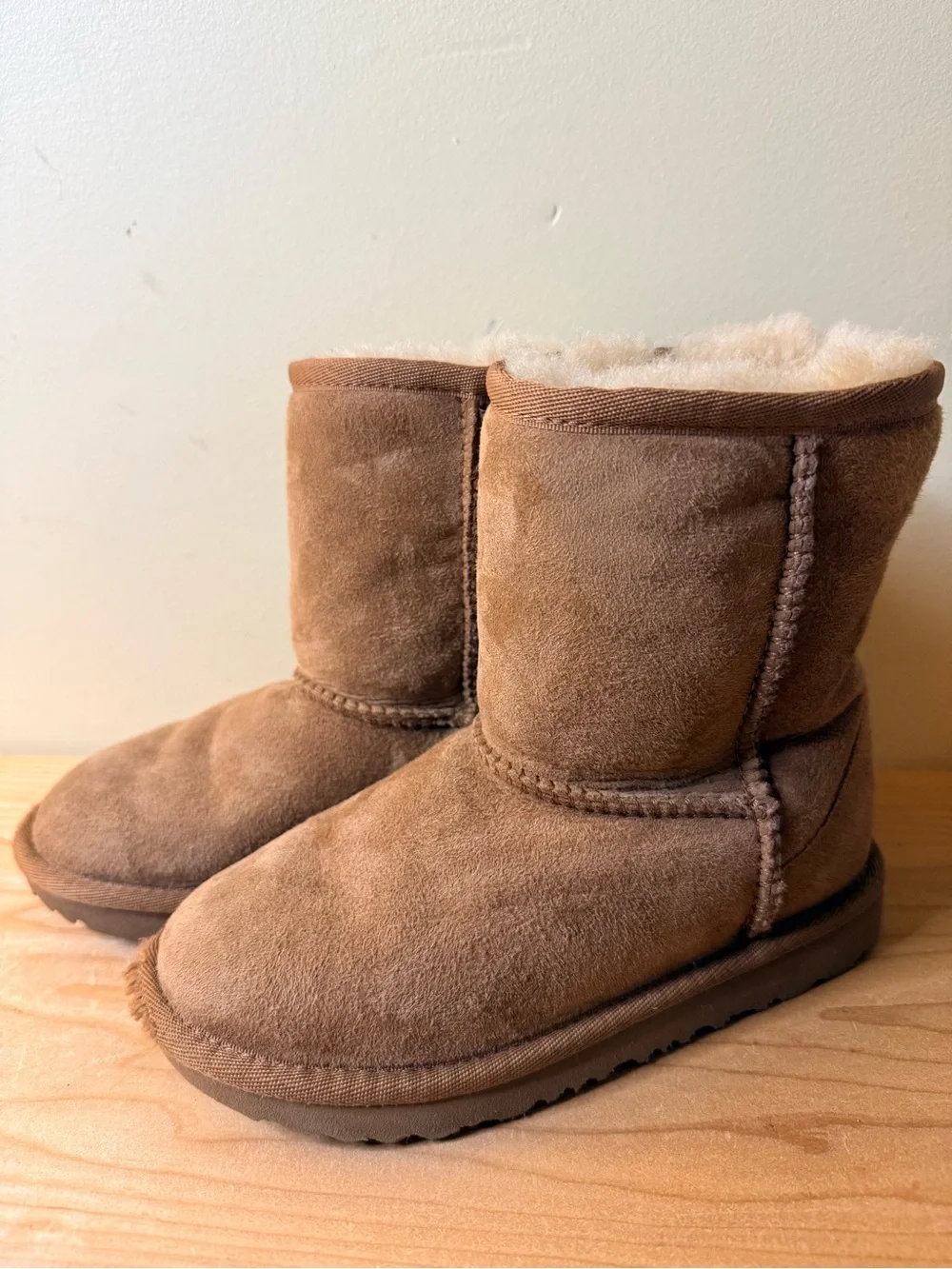Ugg Kid's Classic II Boot 1017703K Chestnut Brown Suede / Size 12 Warm Cozy Boho